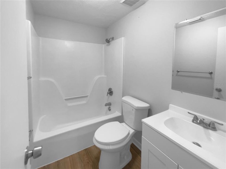 Active With Contract: $200,000 (3 beds, 2 baths, 1078 Square Feet)