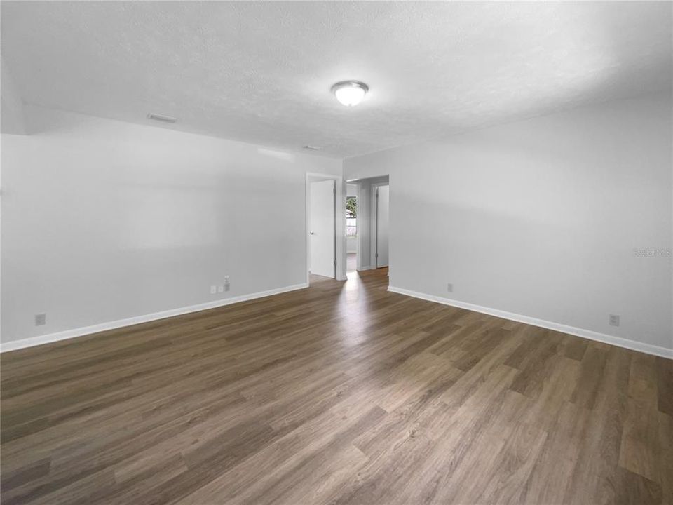 Active With Contract: $200,000 (3 beds, 2 baths, 1078 Square Feet)