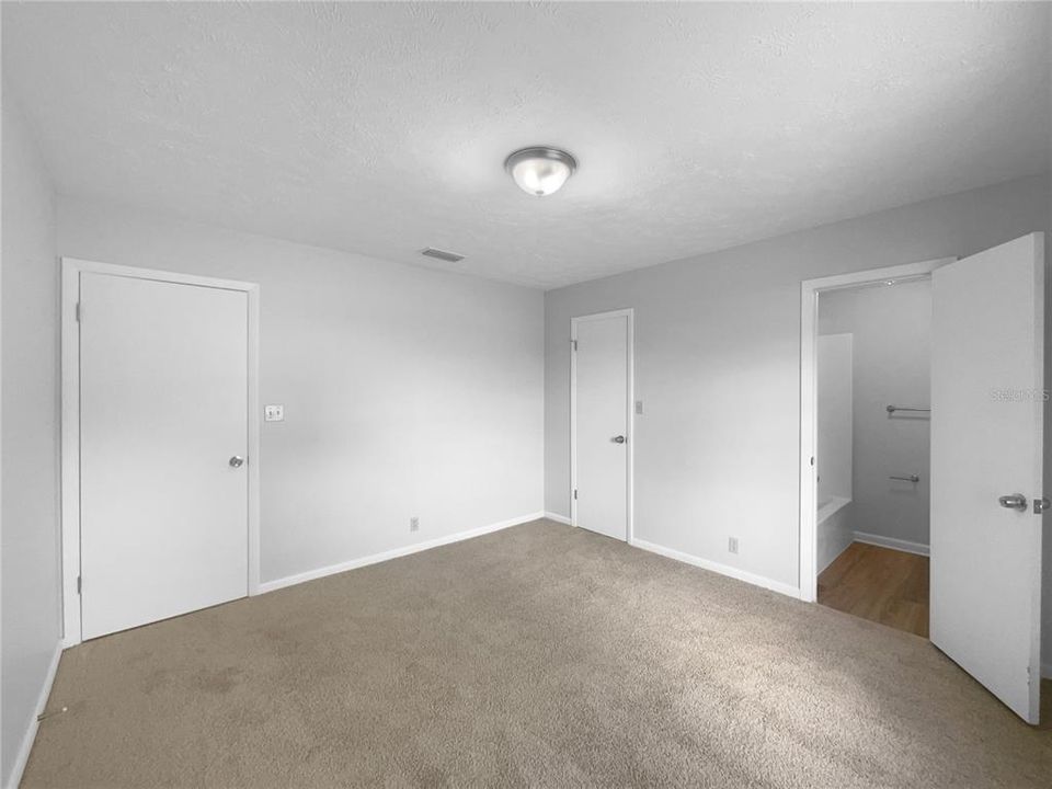 Active With Contract: $200,000 (3 beds, 2 baths, 1078 Square Feet)