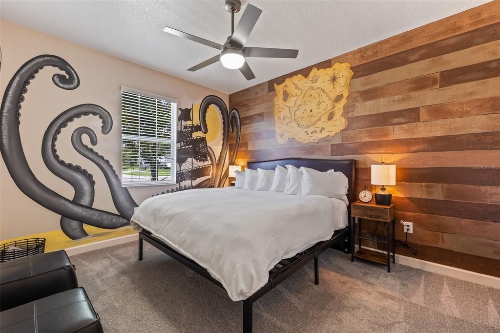 На продажу: $925,000 (8 спален, 5 ванн, 4350 Квадратных фут)