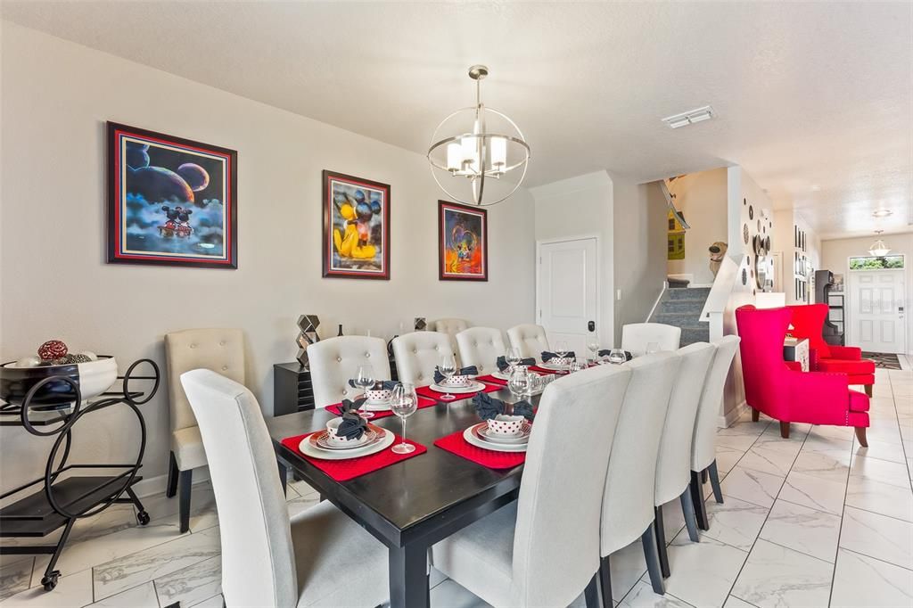 На продажу: $925,000 (8 спален, 5 ванн, 4350 Квадратных фут)