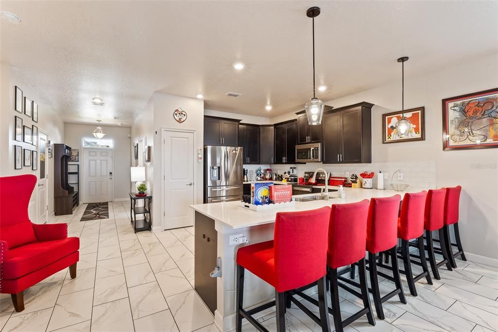 На продажу: $925,000 (8 спален, 5 ванн, 4350 Квадратных фут)