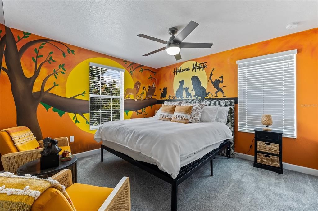 На продажу: $925,000 (8 спален, 5 ванн, 4350 Квадратных фут)