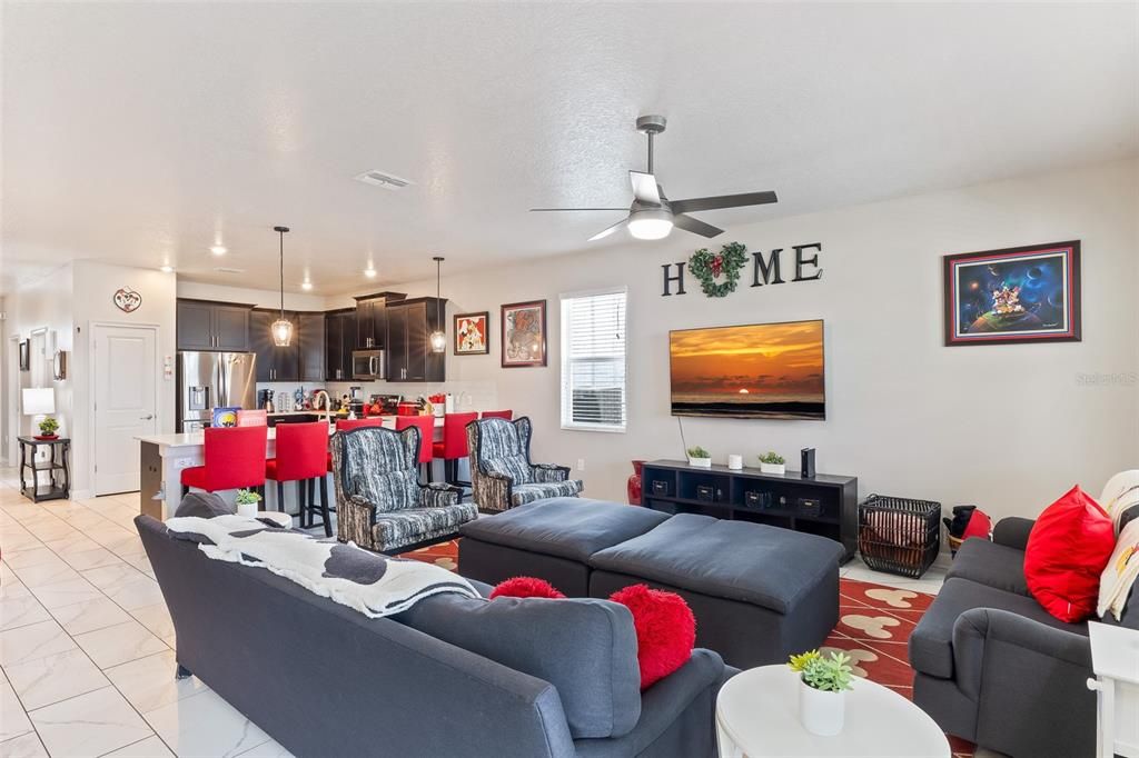 На продажу: $925,000 (8 спален, 5 ванн, 4350 Квадратных фут)