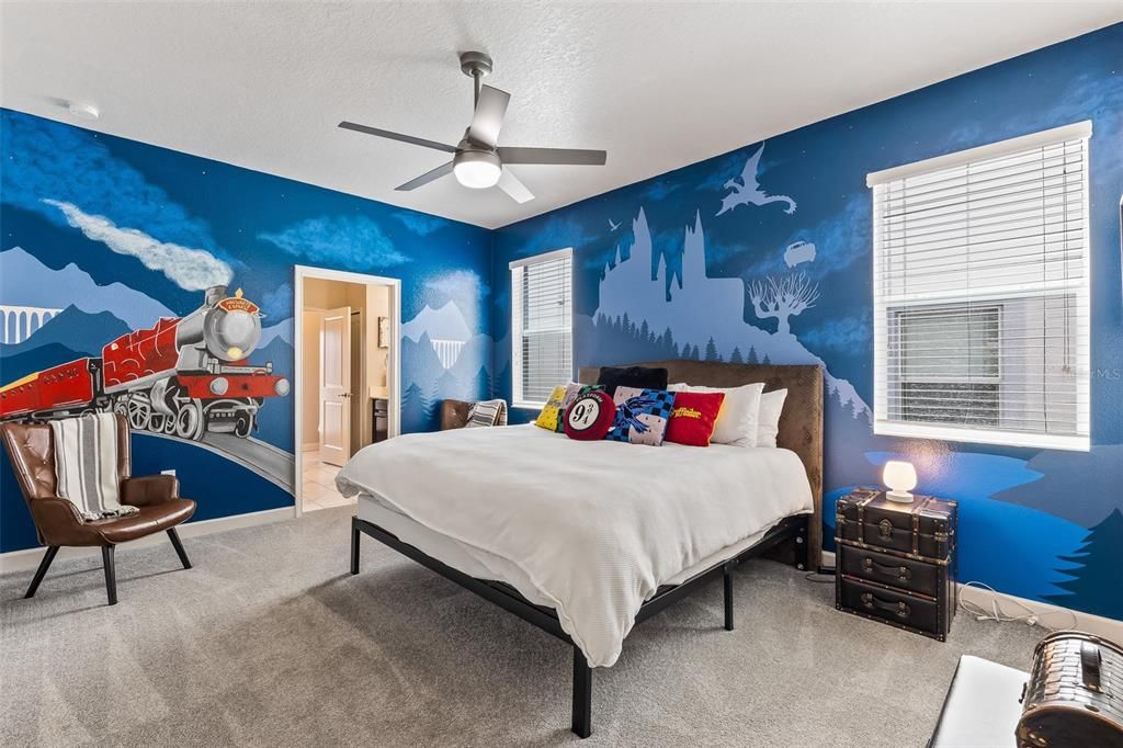 На продажу: $925,000 (8 спален, 5 ванн, 4350 Квадратных фут)