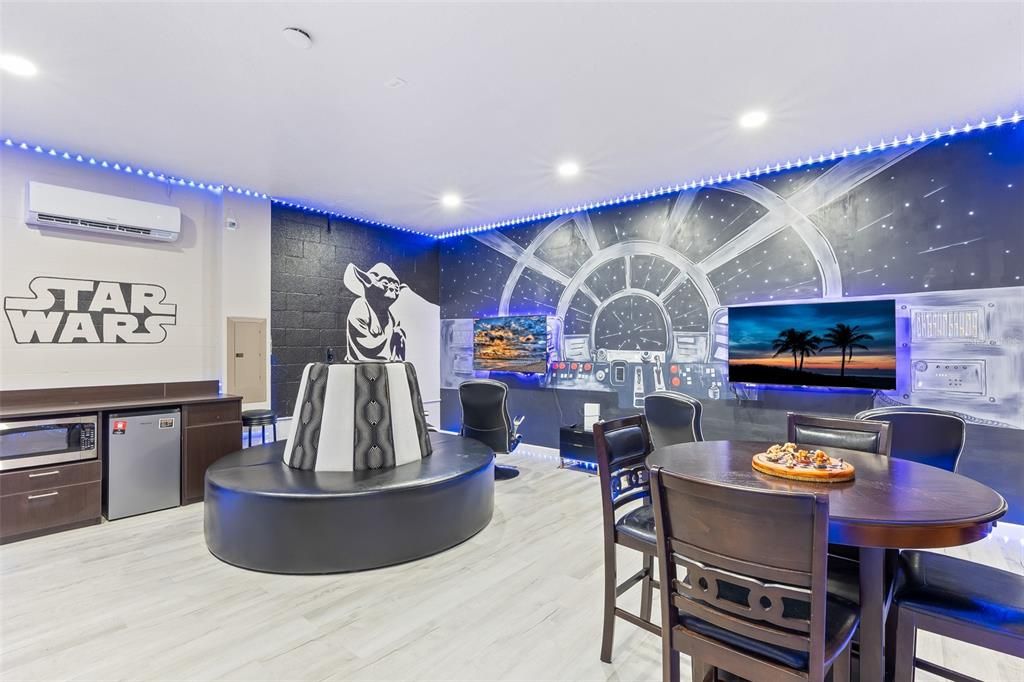 На продажу: $925,000 (8 спален, 5 ванн, 4350 Квадратных фут)