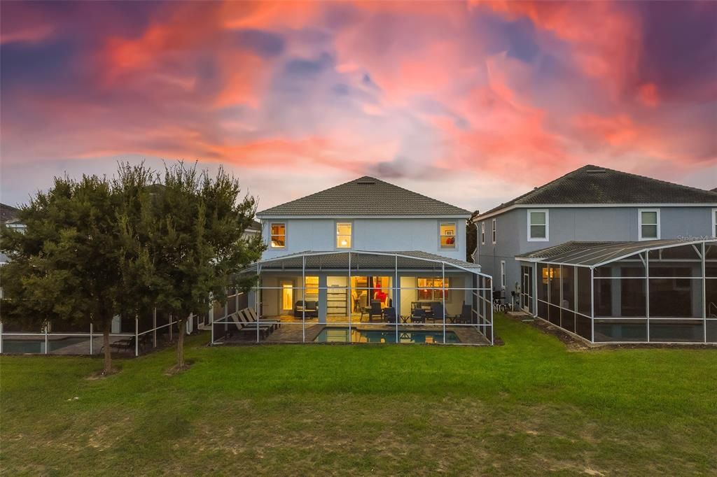 На продажу: $925,000 (8 спален, 5 ванн, 4350 Квадратных фут)