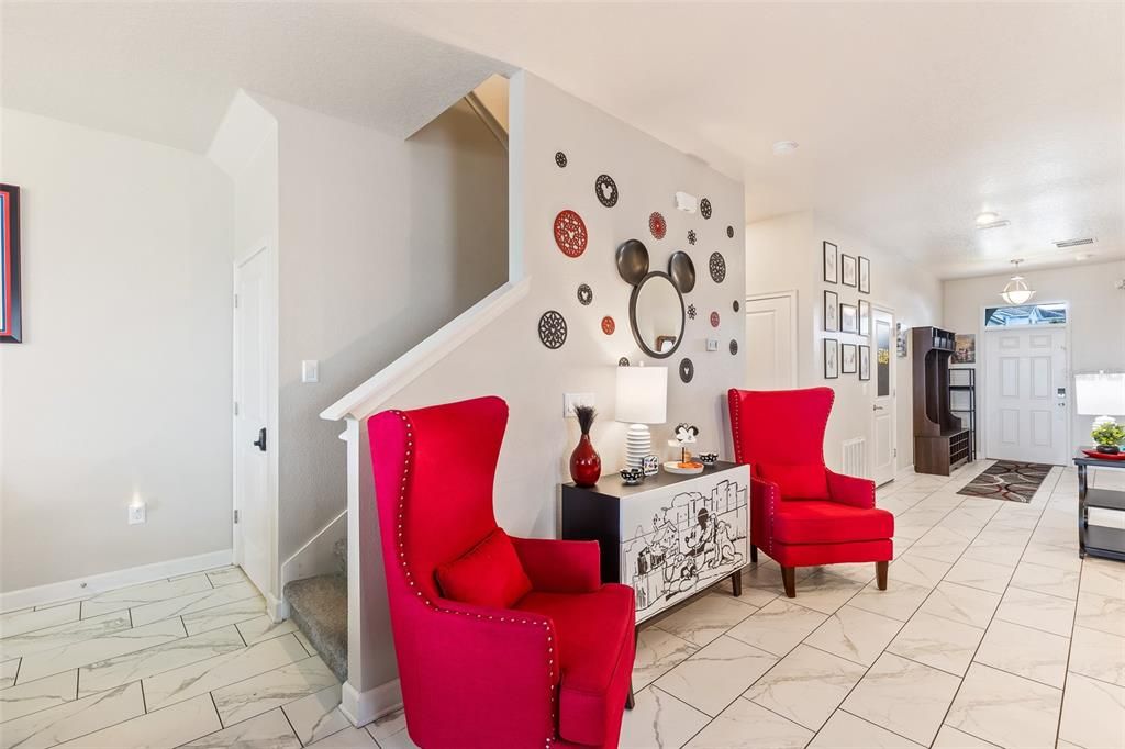 На продажу: $925,000 (8 спален, 5 ванн, 4350 Квадратных фут)