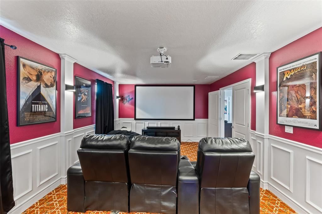 На продажу: $925,000 (8 спален, 5 ванн, 4350 Квадратных фут)