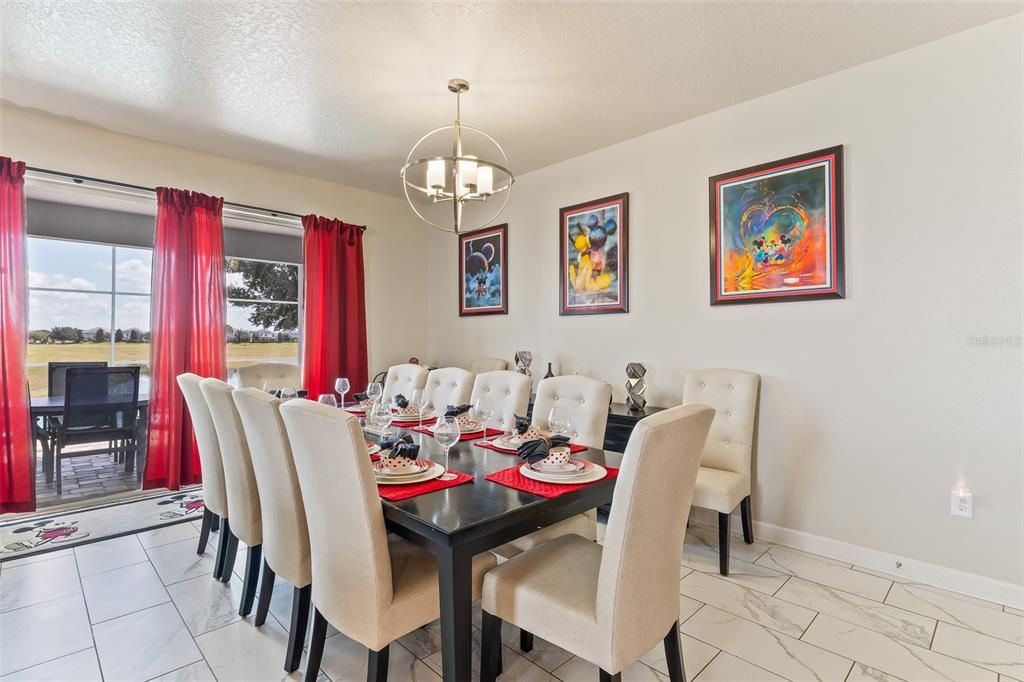 На продажу: $925,000 (8 спален, 5 ванн, 4350 Квадратных фут)