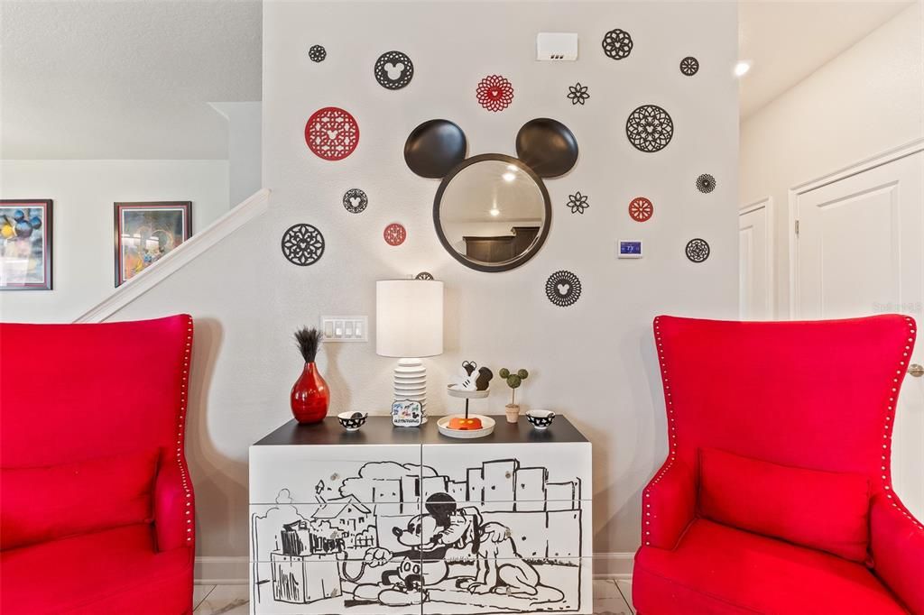 На продажу: $925,000 (8 спален, 5 ванн, 4350 Квадратных фут)