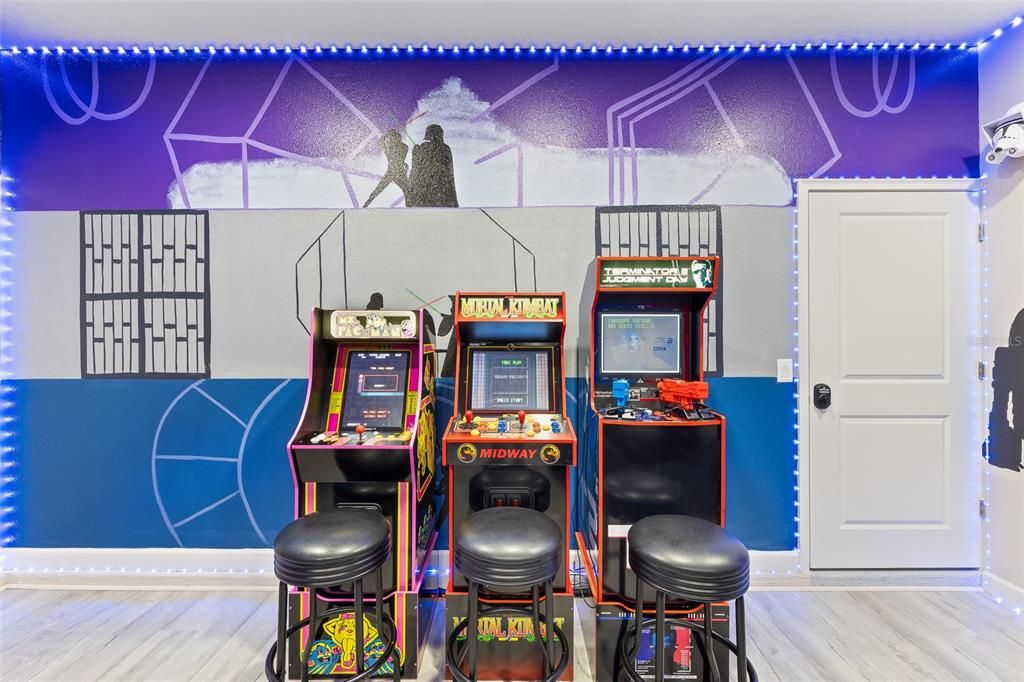 На продажу: $925,000 (8 спален, 5 ванн, 4350 Квадратных фут)