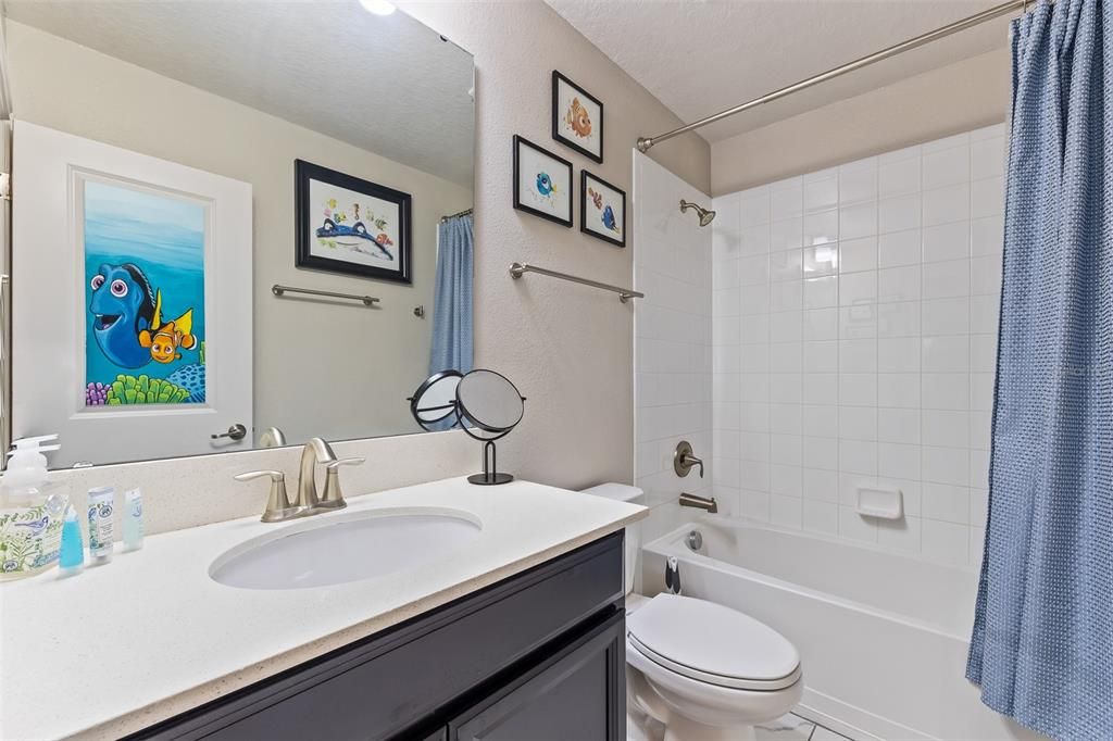 На продажу: $925,000 (8 спален, 5 ванн, 4350 Квадратных фут)