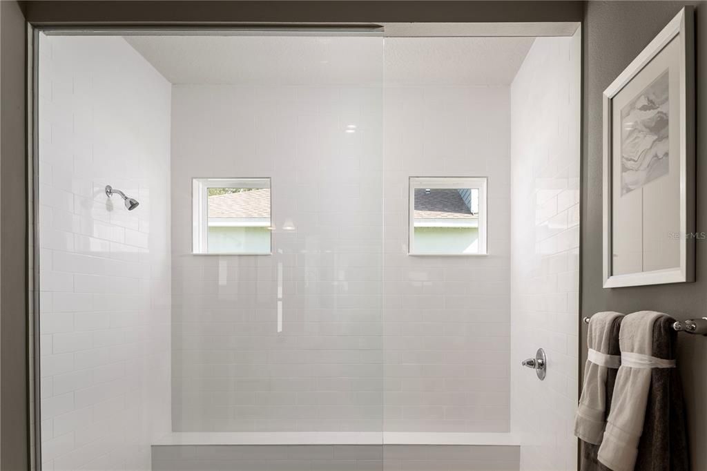 合同活跃: $485,520 (4 贝兹, 3 浴室, 2551 平方英尺)