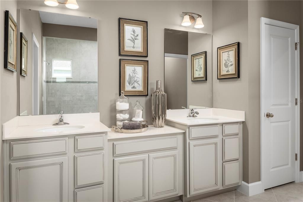 合同活跃: $485,520 (4 贝兹, 3 浴室, 2551 平方英尺)