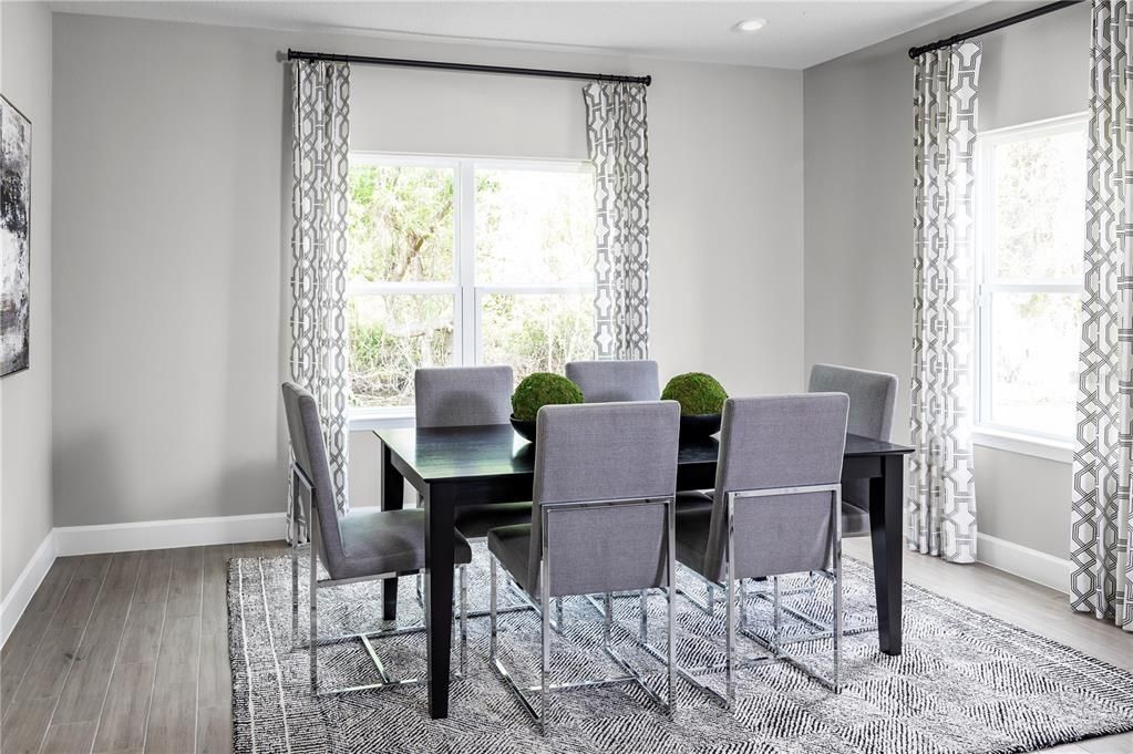 合同活跃: $485,520 (4 贝兹, 3 浴室, 2551 平方英尺)