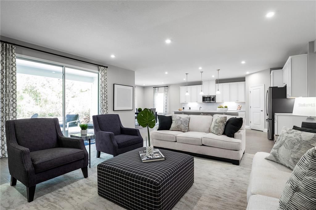 合同活跃: $485,520 (4 贝兹, 3 浴室, 2551 平方英尺)