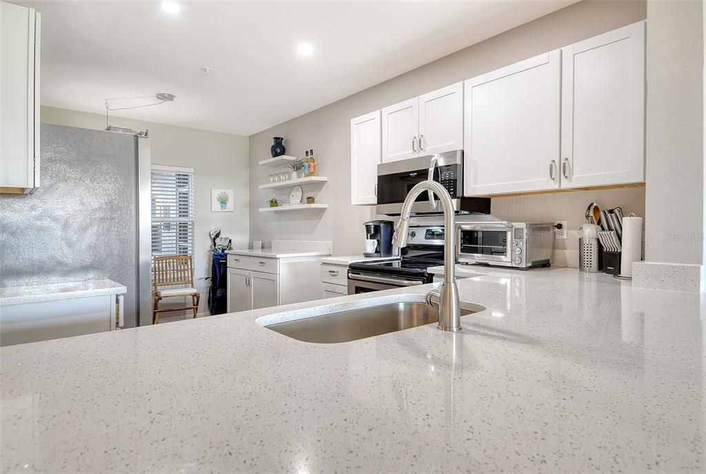 Active With Contract: $299,900 (2 beds, 2 baths, 1106 Square Feet)