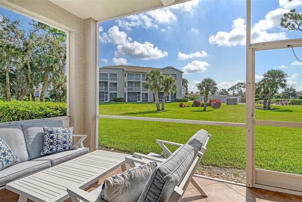 Active With Contract: $299,900 (2 beds, 2 baths, 1106 Square Feet)