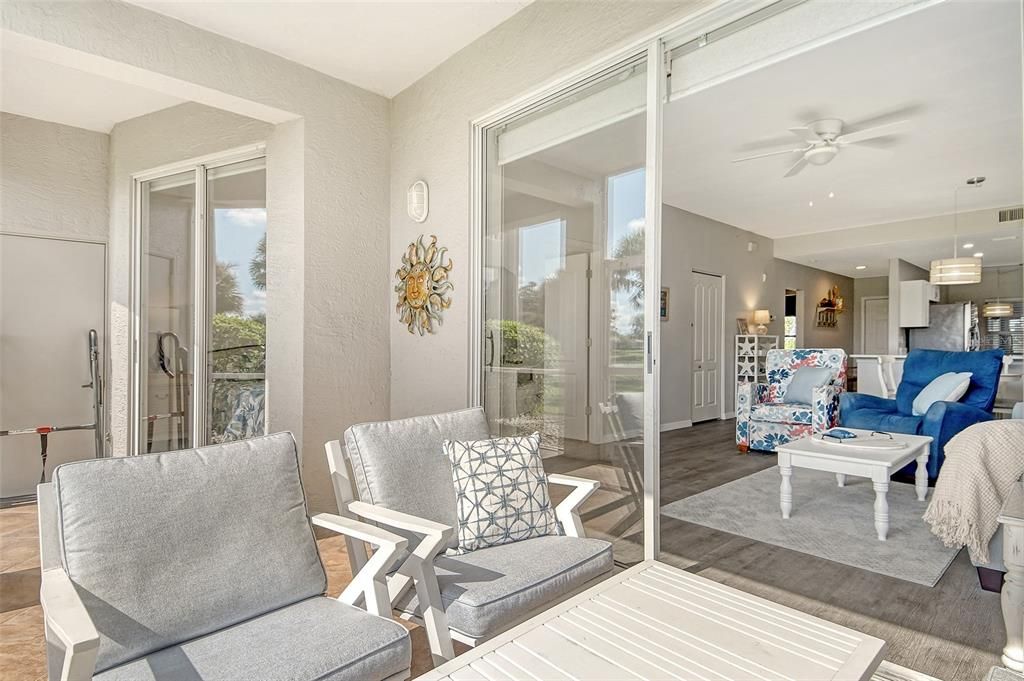 Active With Contract: $299,900 (2 beds, 2 baths, 1106 Square Feet)