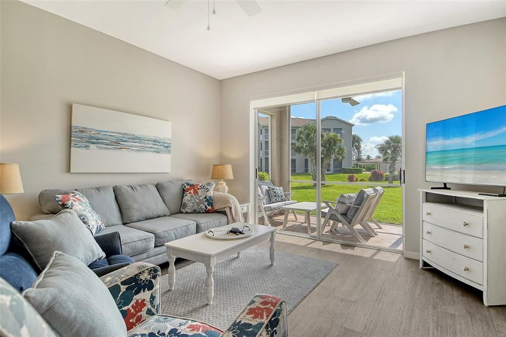 Active With Contract: $299,900 (2 beds, 2 baths, 1106 Square Feet)