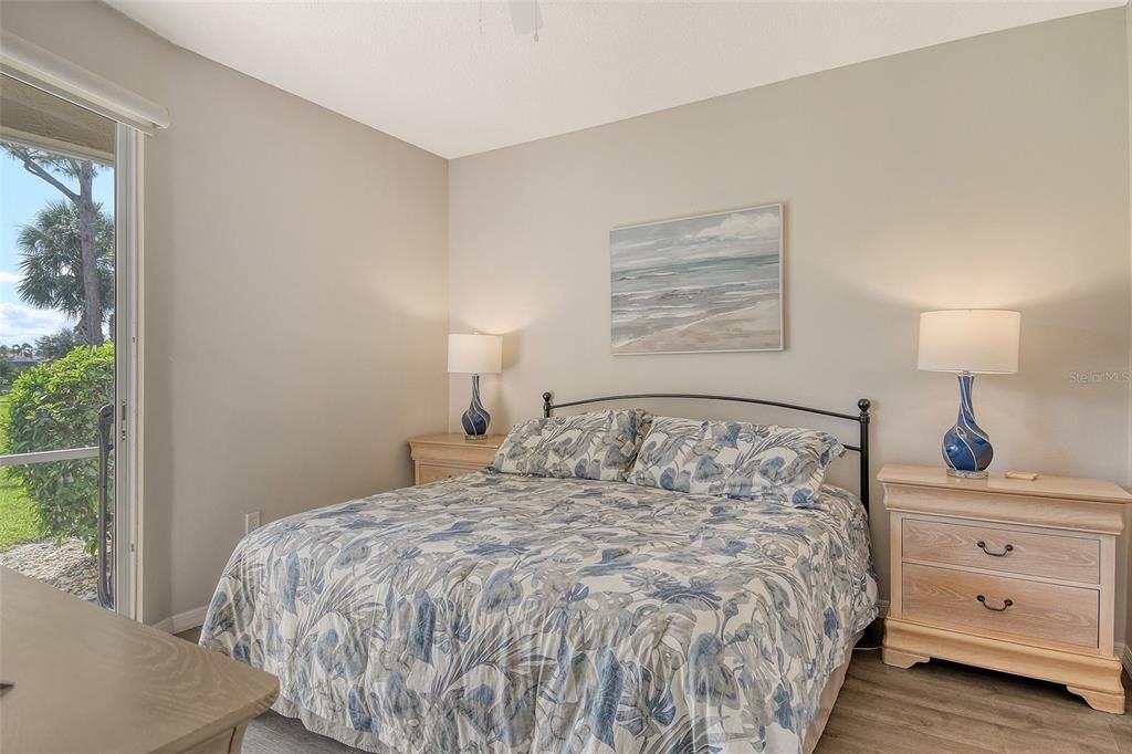 Active With Contract: $299,900 (2 beds, 2 baths, 1106 Square Feet)