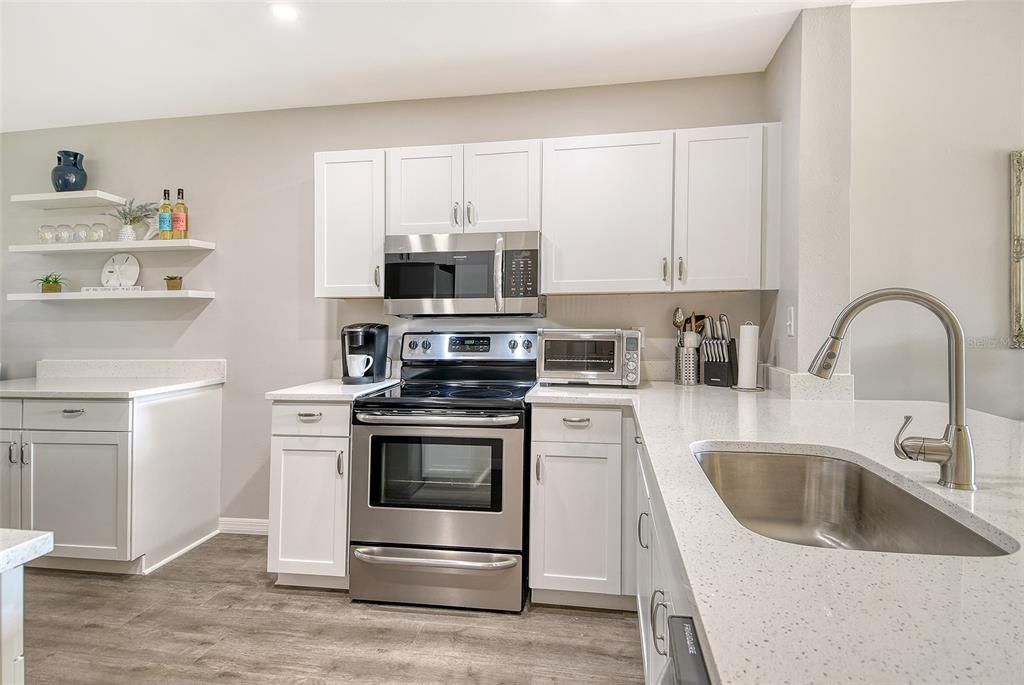 Active With Contract: $299,900 (2 beds, 2 baths, 1106 Square Feet)