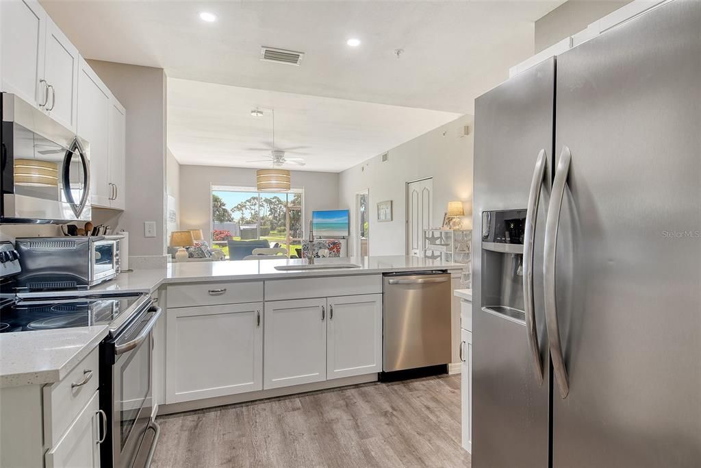 Active With Contract: $299,900 (2 beds, 2 baths, 1106 Square Feet)