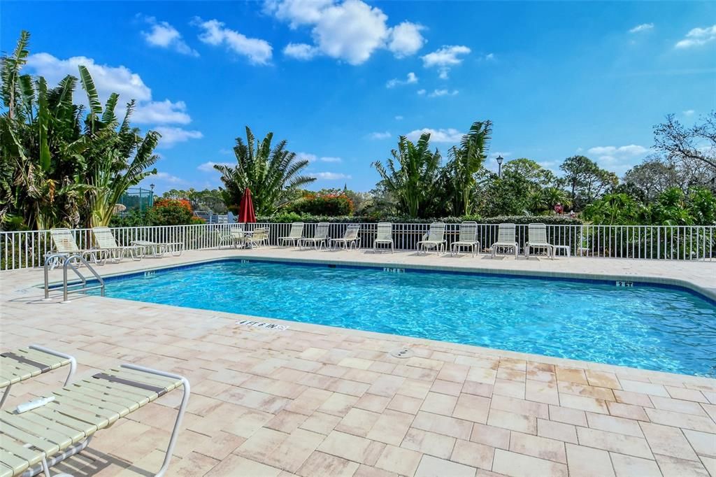 Active With Contract: $299,900 (2 beds, 2 baths, 1106 Square Feet)