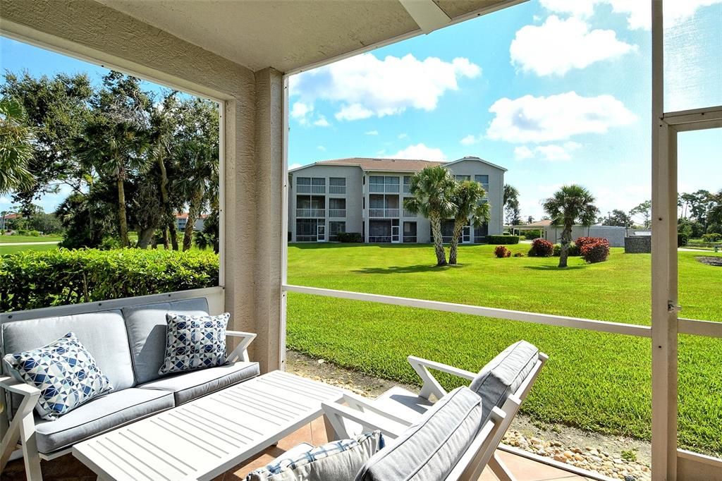 Active With Contract: $299,900 (2 beds, 2 baths, 1106 Square Feet)