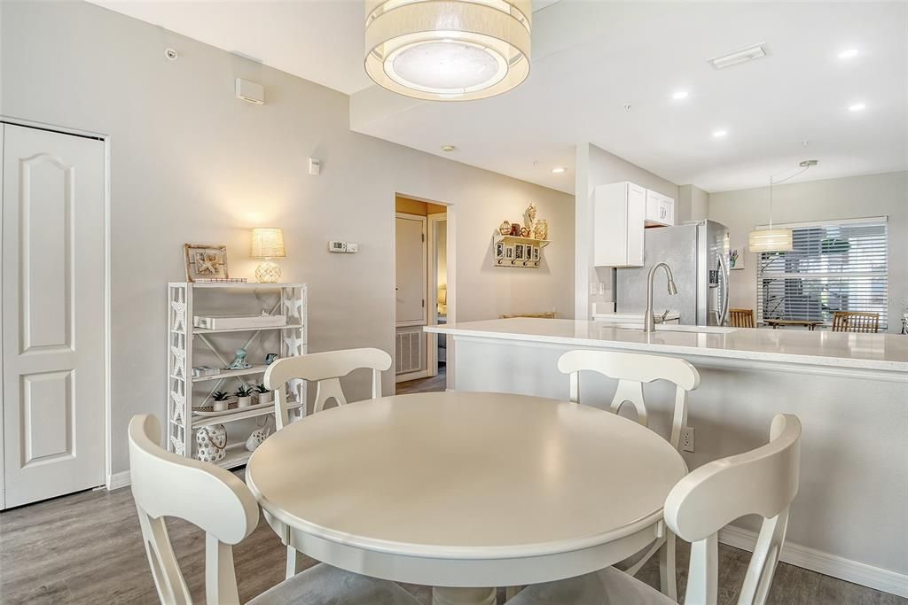 Active With Contract: $299,900 (2 beds, 2 baths, 1106 Square Feet)