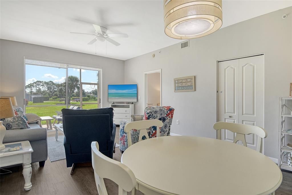 Active With Contract: $299,900 (2 beds, 2 baths, 1106 Square Feet)