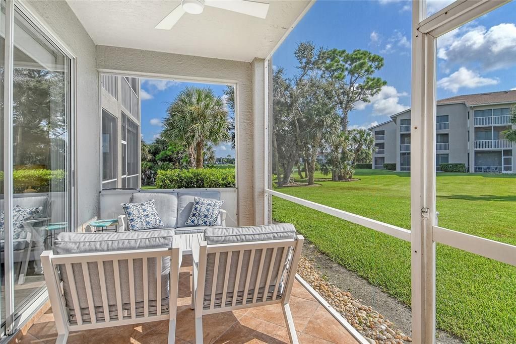 Active With Contract: $299,900 (2 beds, 2 baths, 1106 Square Feet)