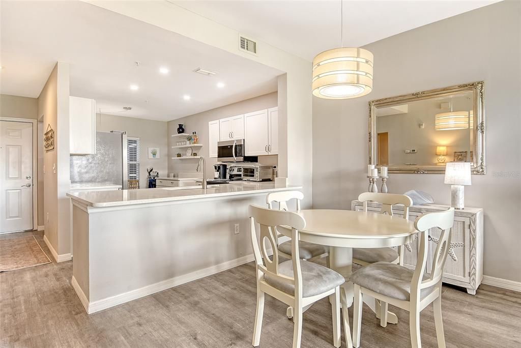 Active With Contract: $299,900 (2 beds, 2 baths, 1106 Square Feet)