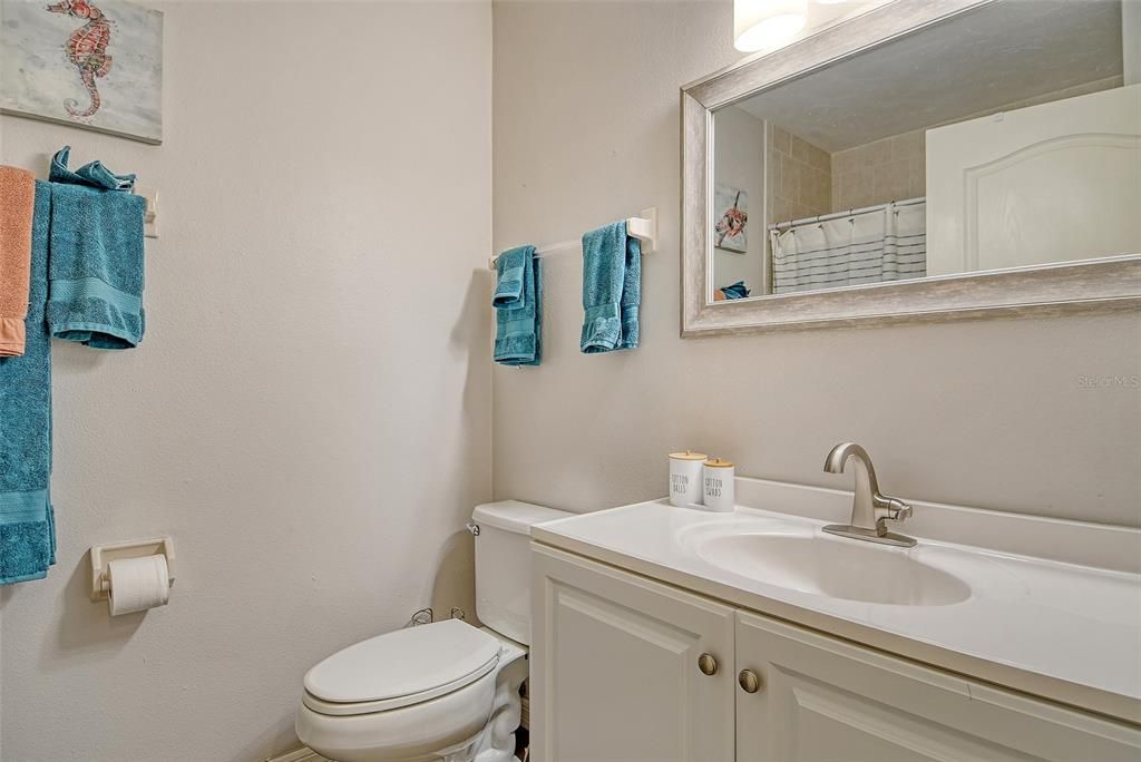 Active With Contract: $299,900 (2 beds, 2 baths, 1106 Square Feet)