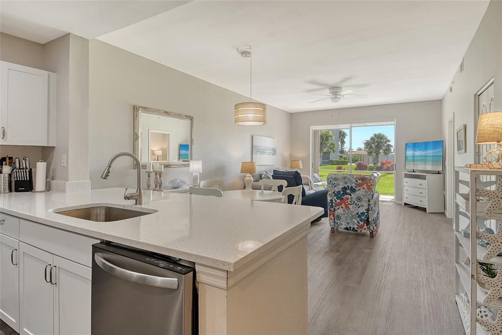 Active With Contract: $299,900 (2 beds, 2 baths, 1106 Square Feet)