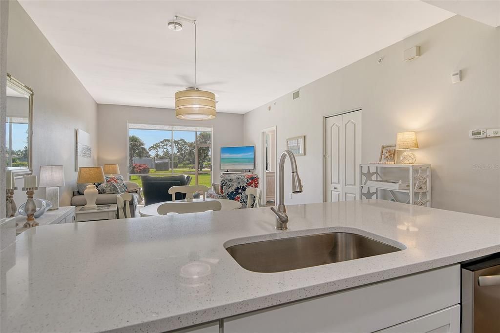 Active With Contract: $299,900 (2 beds, 2 baths, 1106 Square Feet)