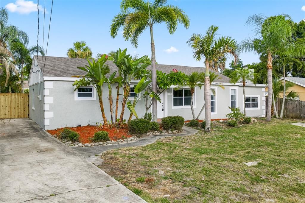 待售: $264,900 (2 贝兹, 2 浴室, 1128 平方英尺)