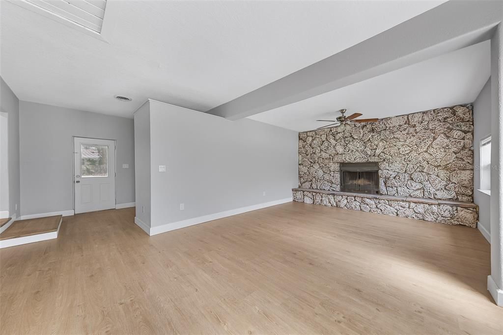 待售: $264,900 (2 贝兹, 2 浴室, 1128 平方英尺)