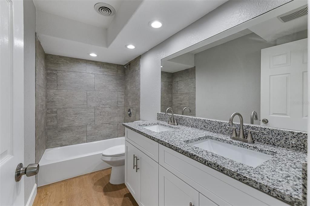 待售: $264,900 (2 贝兹, 2 浴室, 1128 平方英尺)