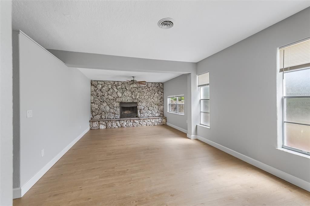 待售: $264,900 (2 贝兹, 2 浴室, 1128 平方英尺)