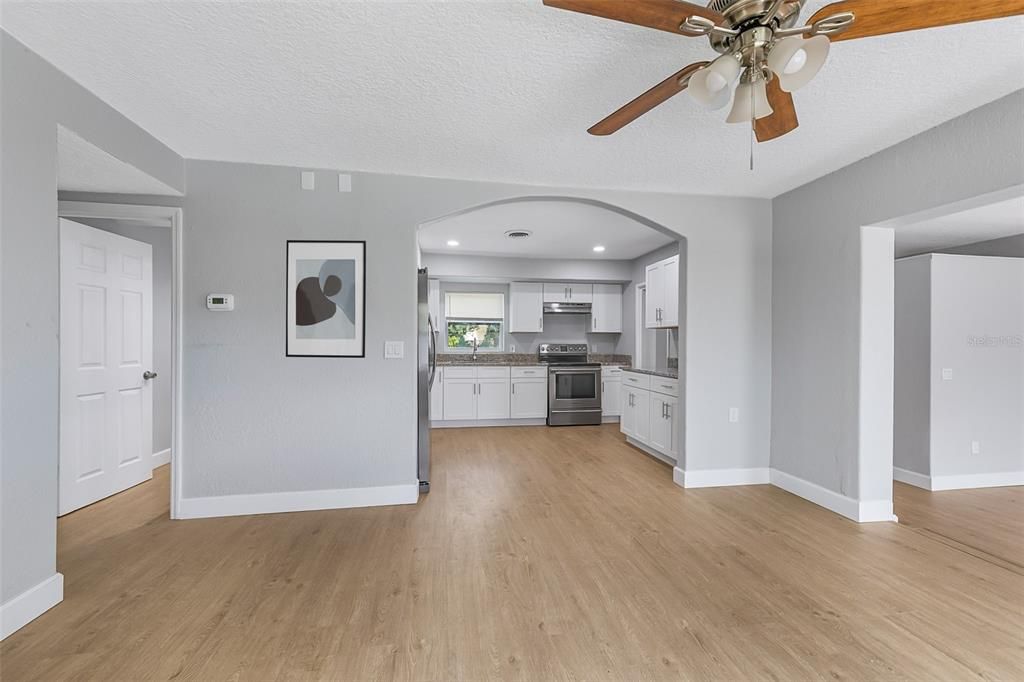 待售: $264,900 (2 贝兹, 2 浴室, 1128 平方英尺)