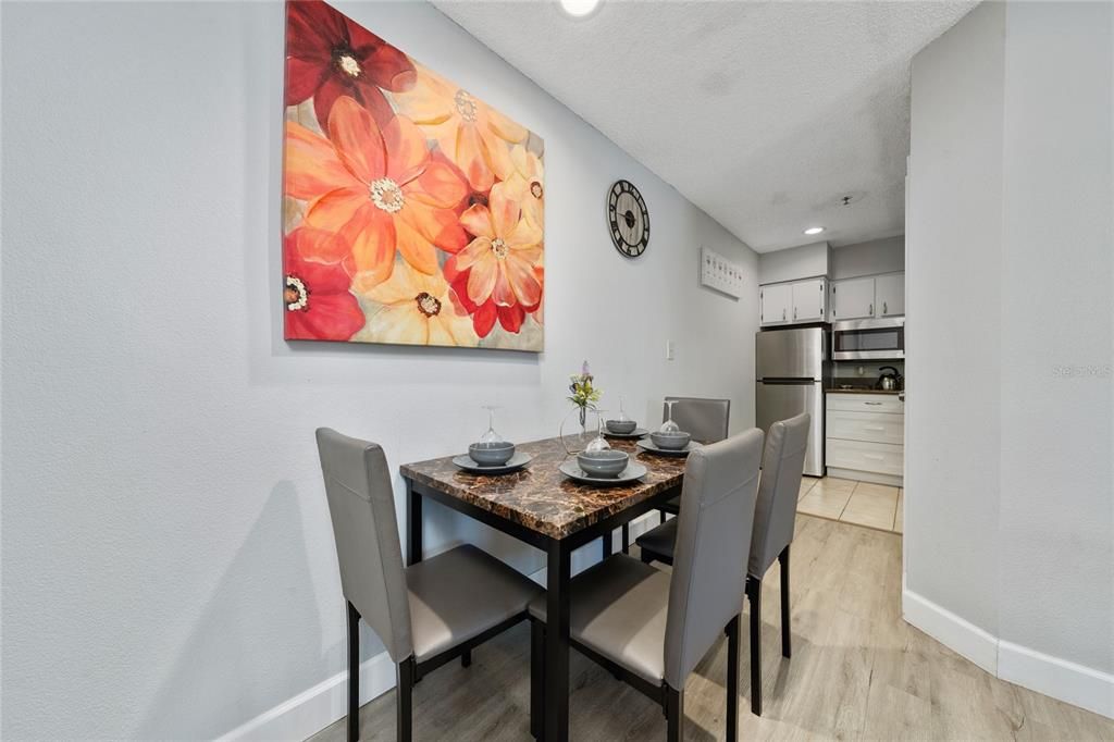 待售: $169,000 (1 贝兹, 1 浴室, 648 平方英尺)