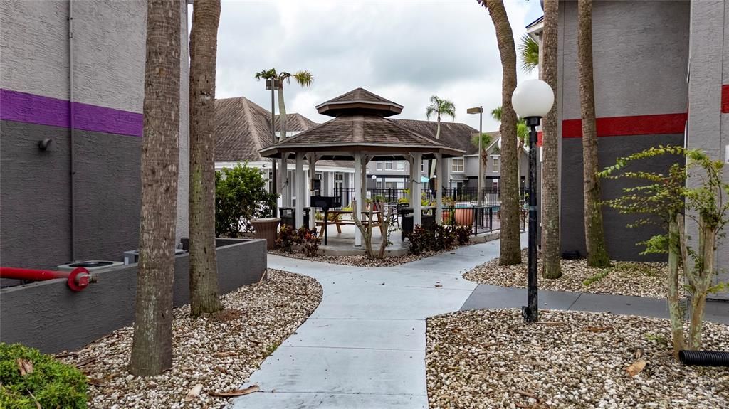 待售: $169,000 (1 贝兹, 1 浴室, 648 平方英尺)