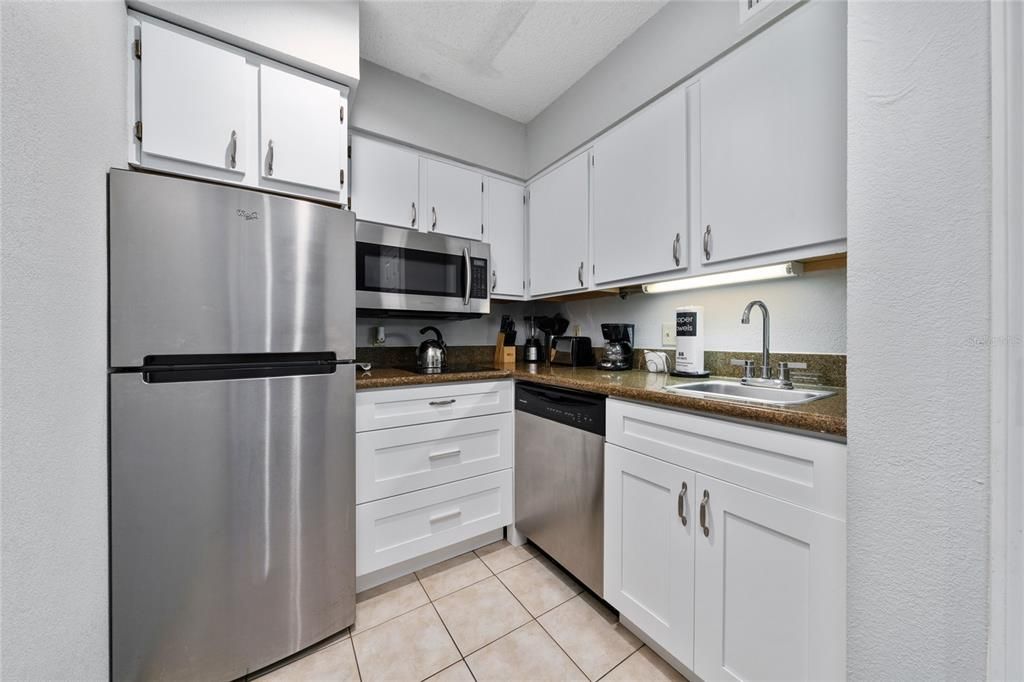 待售: $169,000 (1 贝兹, 1 浴室, 648 平方英尺)