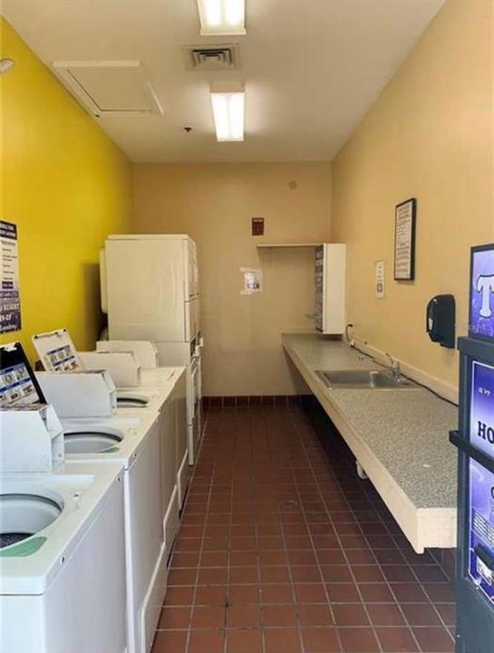 待售: $169,000 (1 贝兹, 1 浴室, 648 平方英尺)