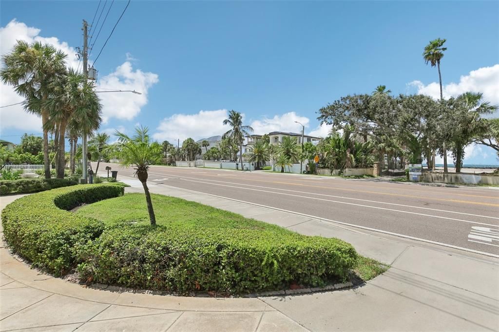 En Venta: $829,900 (3 camas, 4 baños, 2400 Pies cuadrados)