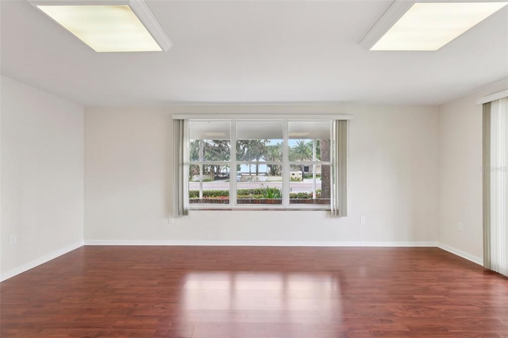 En Venta: $829,900 (3 camas, 4 baños, 2400 Pies cuadrados)