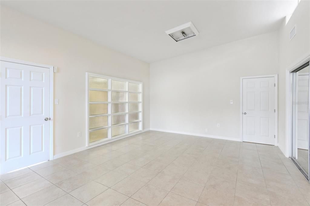 En Venta: $829,900 (3 camas, 4 baños, 2400 Pies cuadrados)