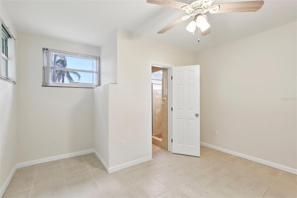 En Venta: $829,900 (3 camas, 4 baños, 2400 Pies cuadrados)